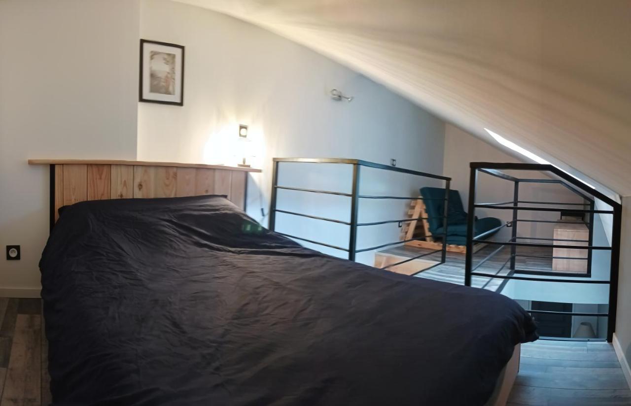 Sejour Au Jardin De Cupidon Avec Jacuzzi Et Sauna Balbigny Exterior photo