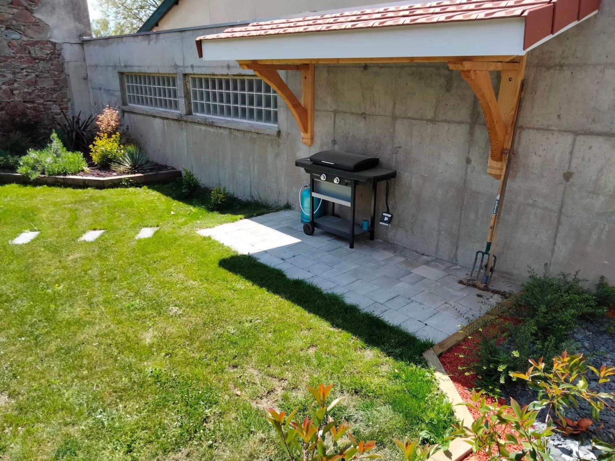 Sejour Au Jardin De Cupidon Avec Jacuzzi Et Sauna Balbigny Exterior photo